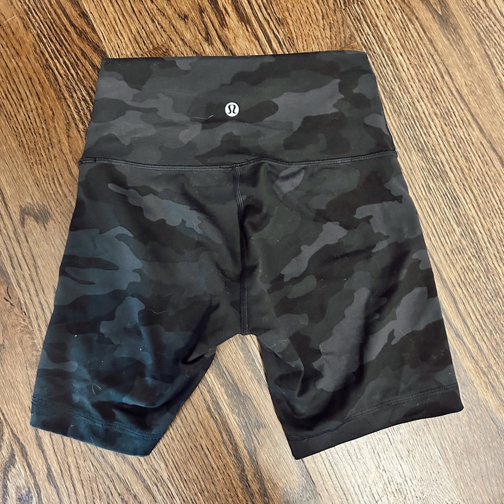 Lululemon align high rise, size 4, 6 inch camo, biker shorts!